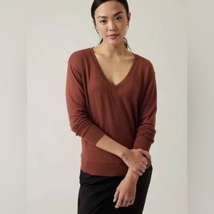 Athleta Sunrise V-Neck Sweatshirt in Ancient Mahogany- size Medium